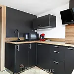 Stylish Nest - Heart Of Paris